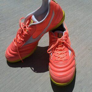 Mizuno men's turf soccer cleats. Size 10.
